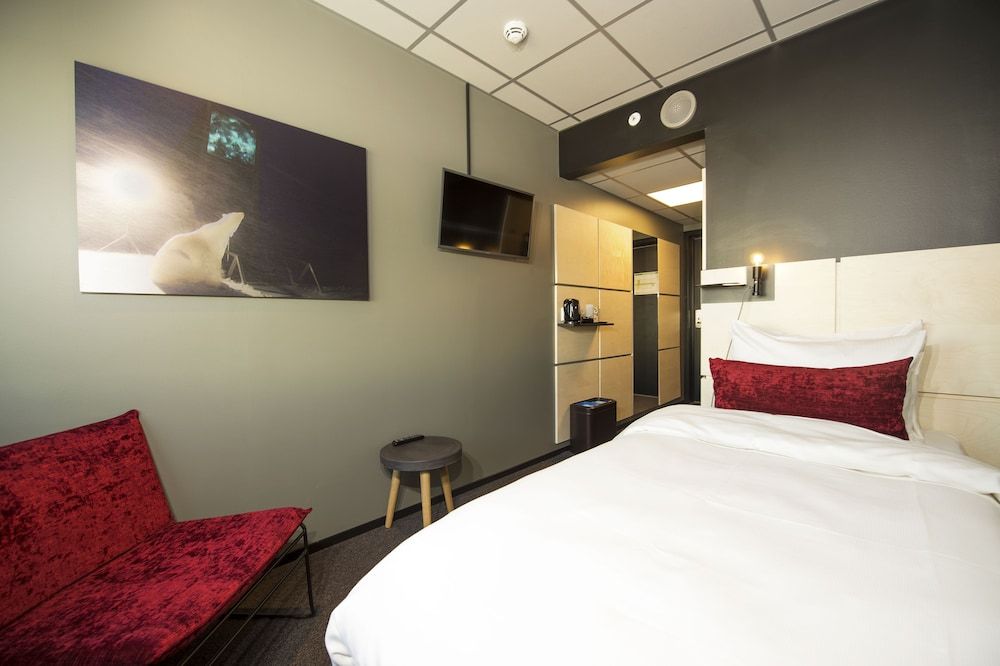 undefined Svalbard Hotell - The Vault 8