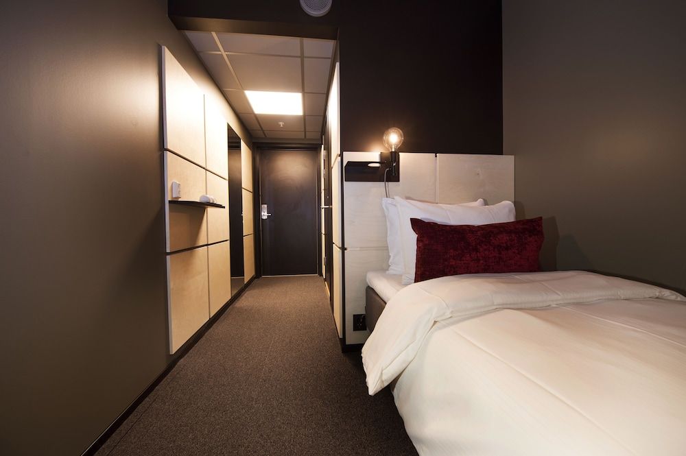 undefined Svalbard Hotell - The Vault 7