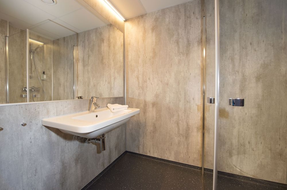 undefined Svalbard Hotell - The Vault 9