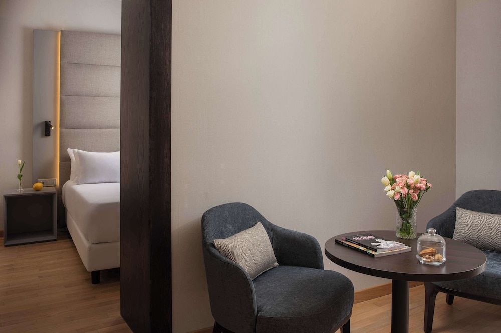Suite, Balcony