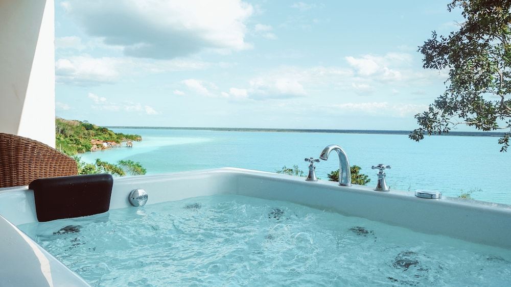 MBH Maya Bacalar Hotel Boutique Deluxe Suite, Jetted Tub 4