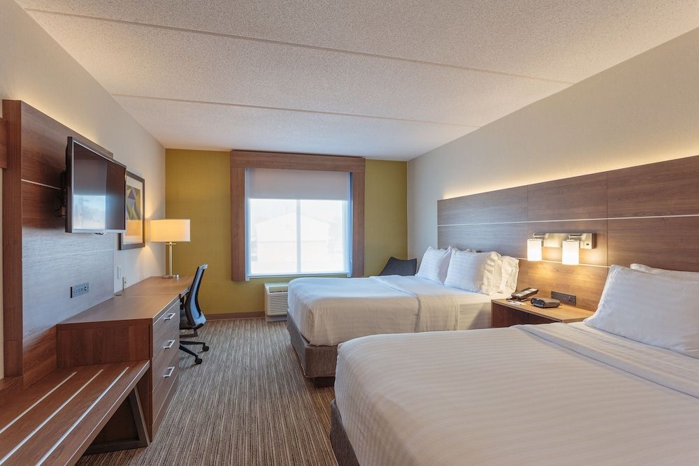 Standard Room, 2 Queen Beds, Microwave