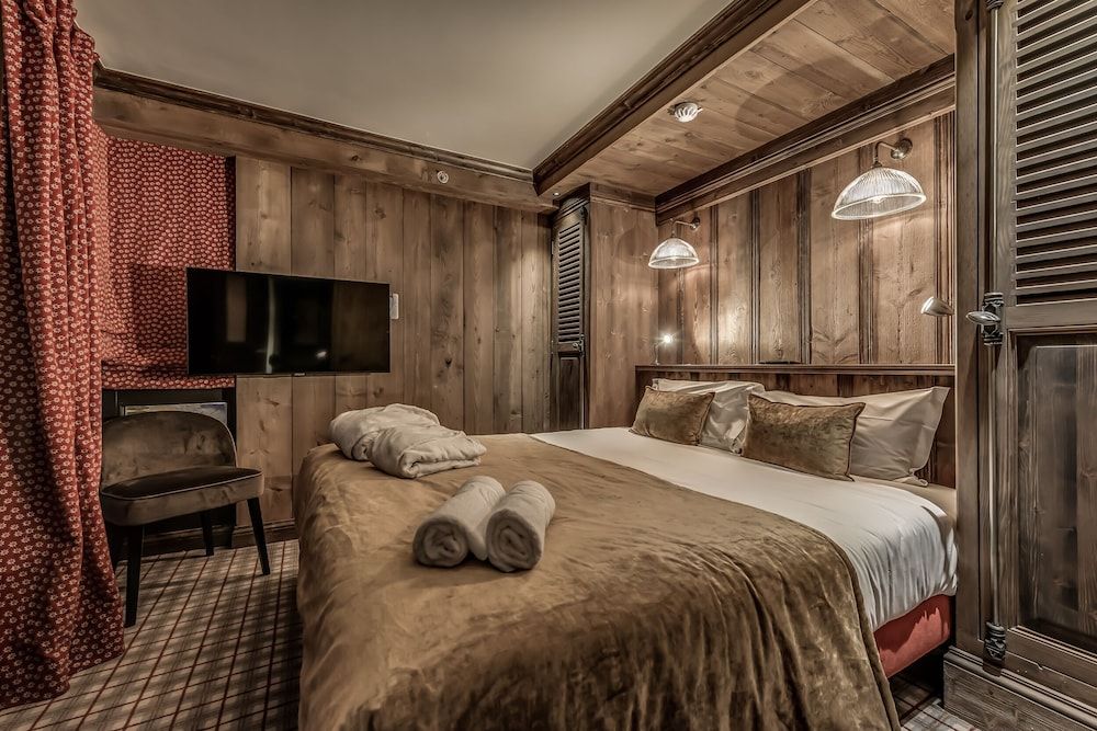 Family Room, 2 Bedrooms