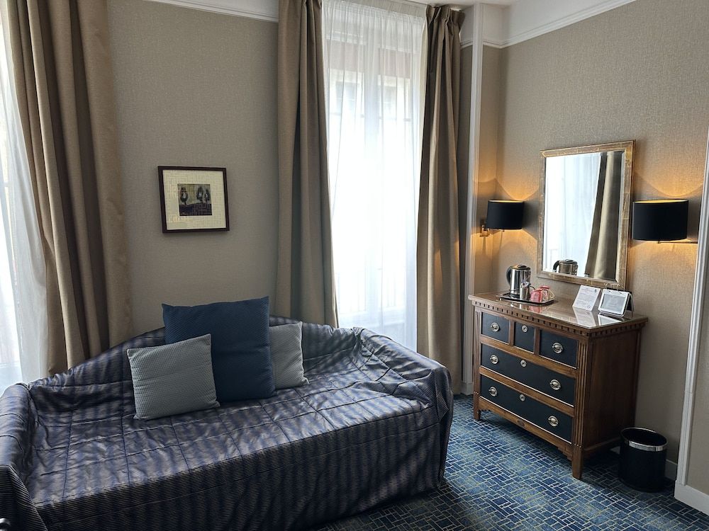 Churchill Hotel Bayeux Centre Deluxe Double Room 3