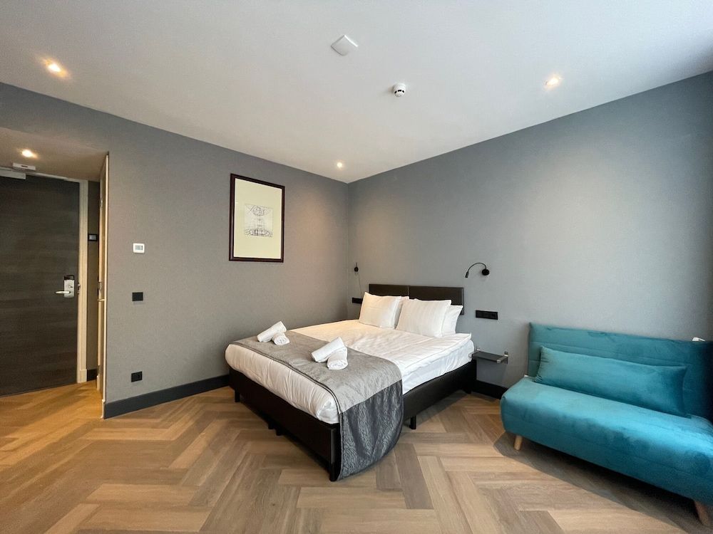 H3 Hotel Rotterdam City Center Family Triple Room