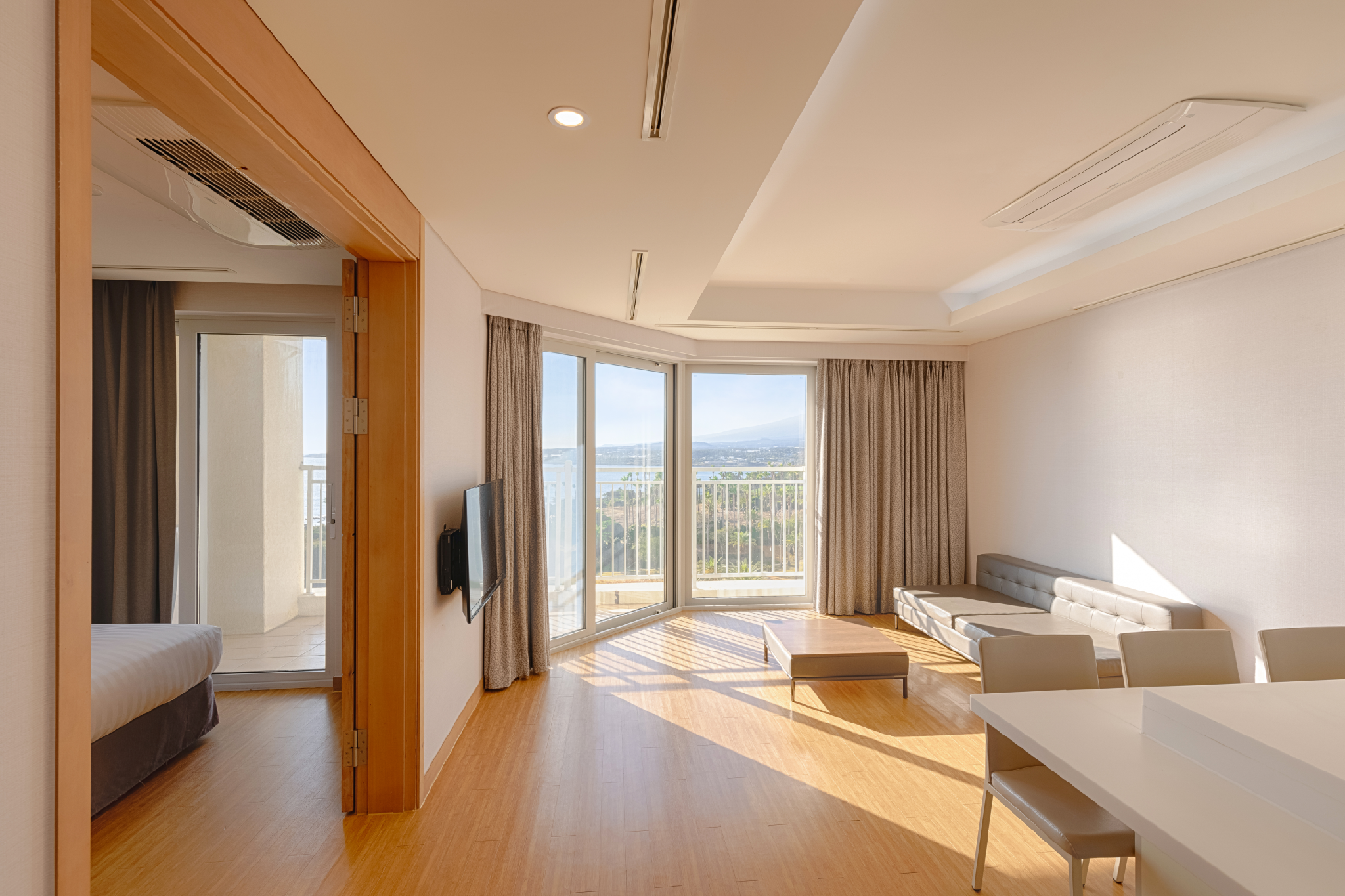 Resort Premier Garden and Ocean View Suite with Kitchen