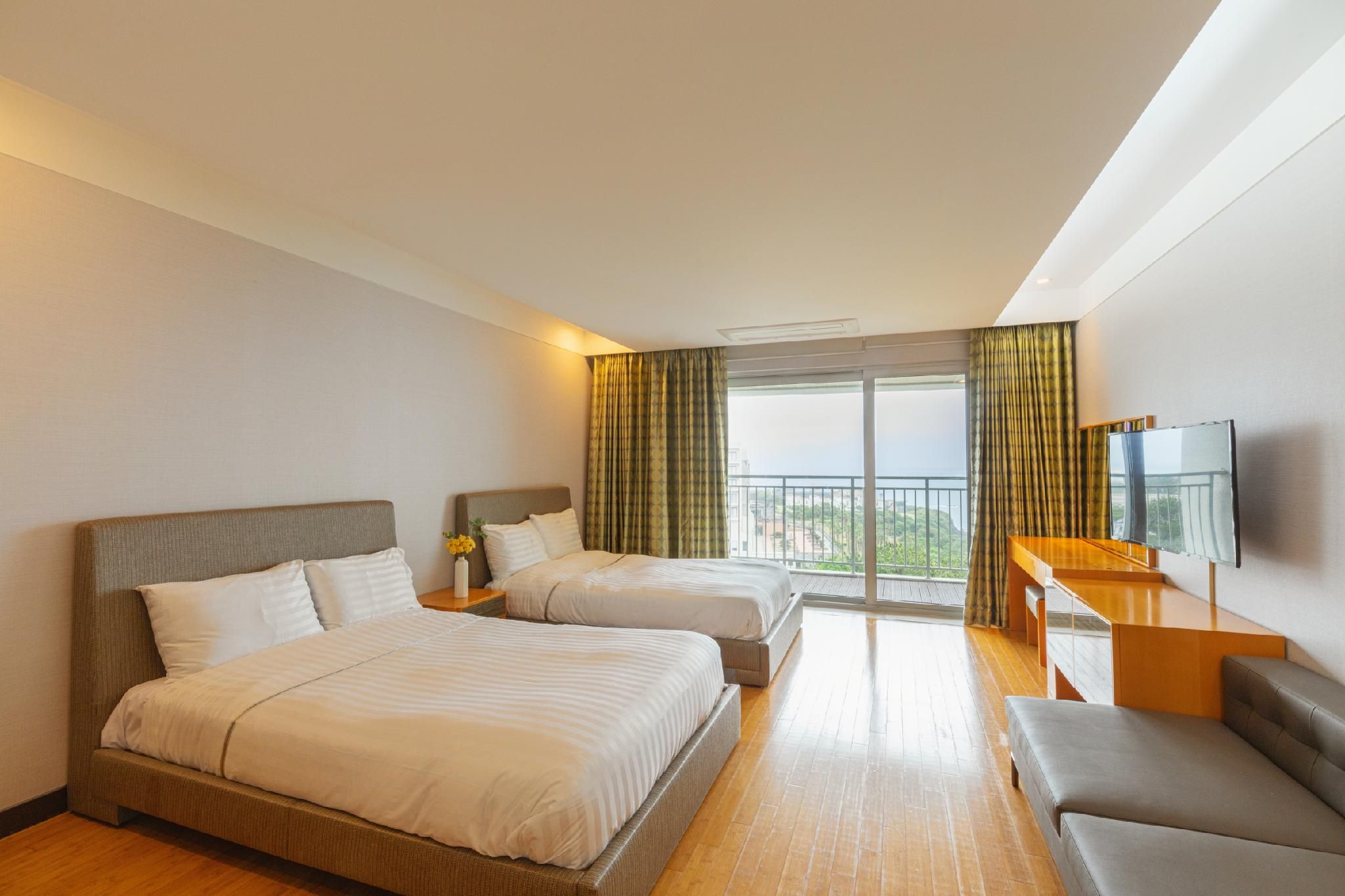 SONO CALM JEJU Resort Garden and Ocean View Family Room with Two Double Beds without Kitchen 2