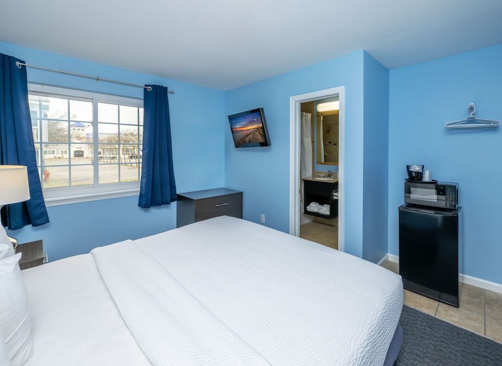 undefined Commander Beach House Hotel