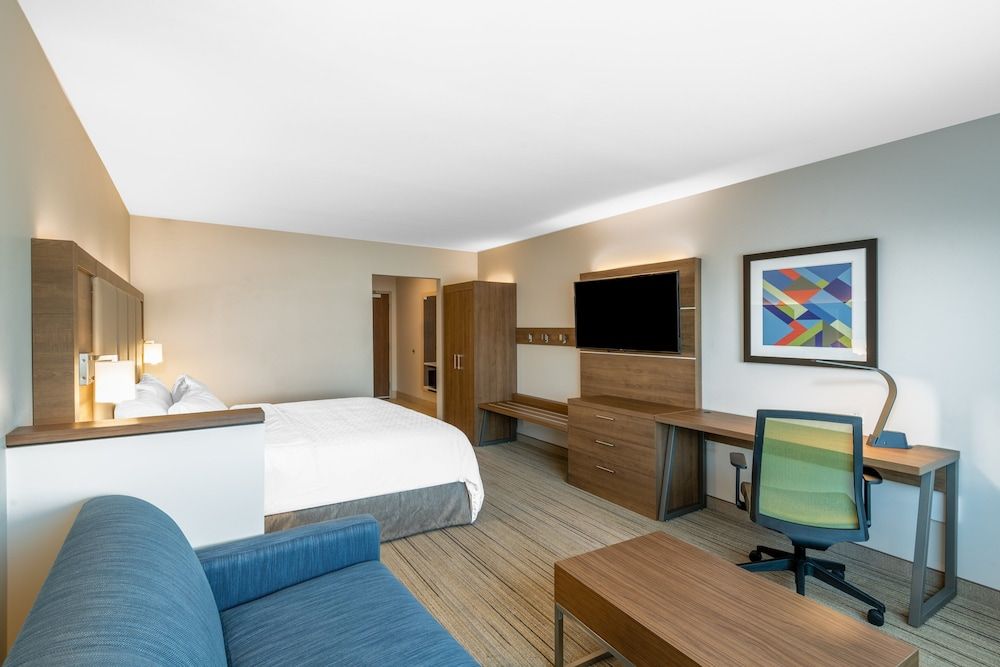 undefined Holiday Inn Express & Suites Phoenix - Airport North by IHG 4