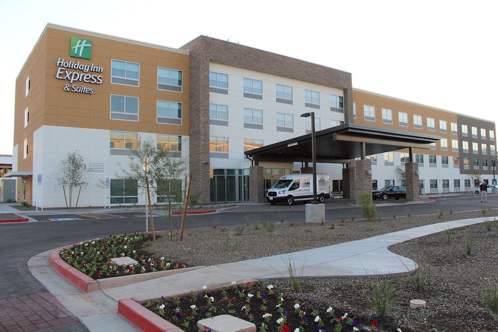 undefined Holiday Inn Express & Suites Phoenix - Airport North by IHG 10
