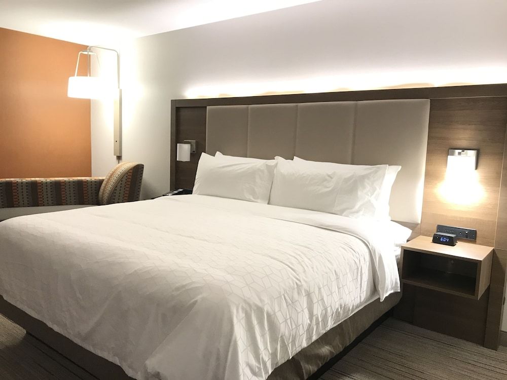 Standard Room, 1 King Bed (Extra Floor Space)