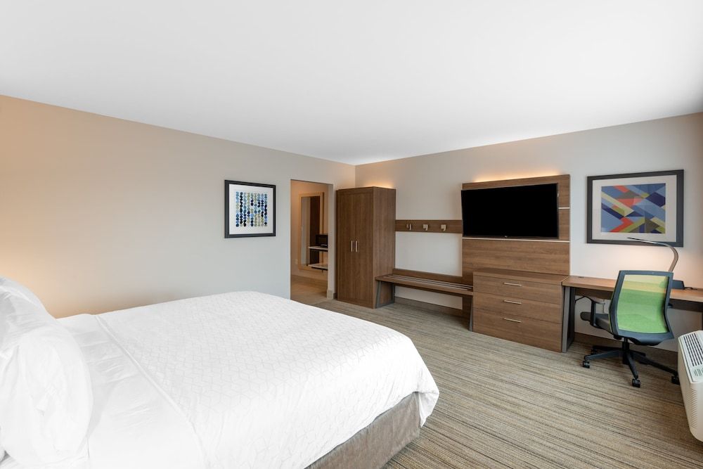 undefined Holiday Inn Express & Suites Phoenix - Airport North by IHG 5