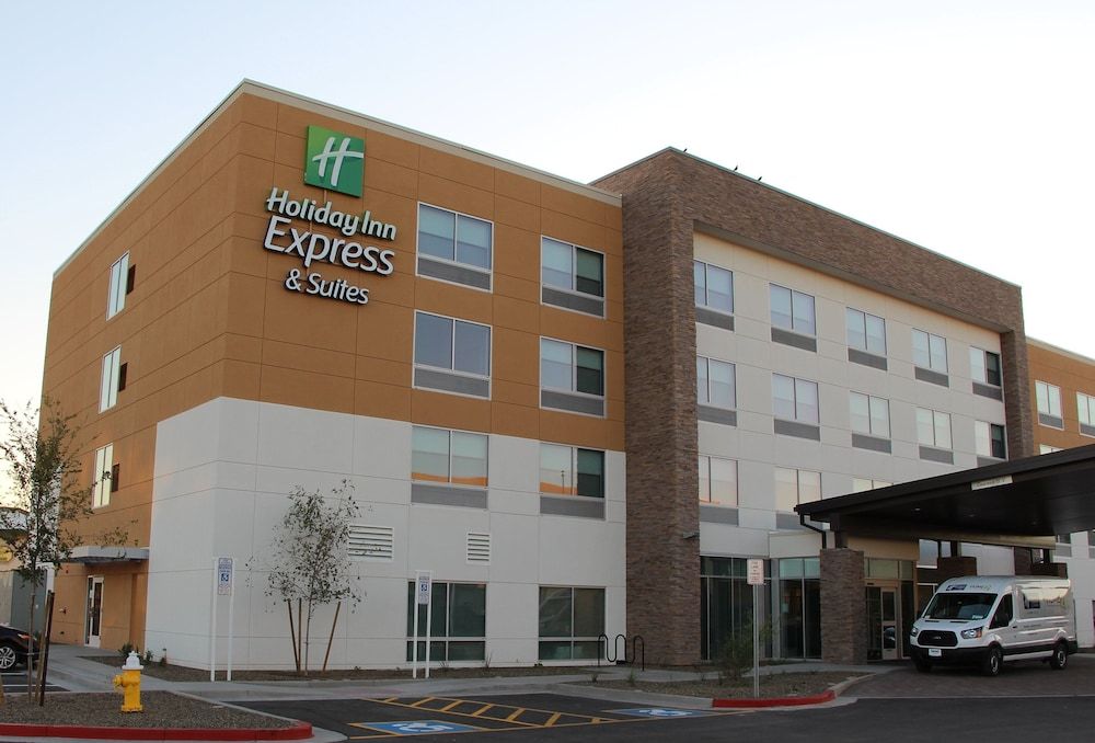 undefined Holiday Inn Express & Suites Phoenix - Airport North by IHG 9