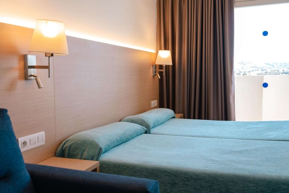 Port Europa Hotel Triple Room (2 Adults)