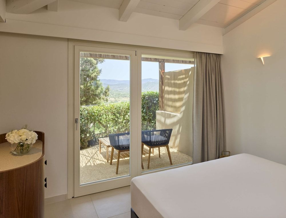 Deluxe Room, 1 King Bed, Accessible