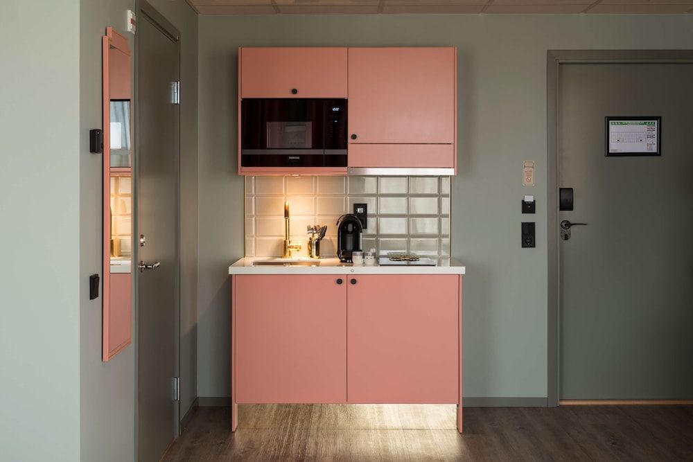 Best Western Plus Aby Hotel Standard Studio, 1 King Bed, Non Smoking 5