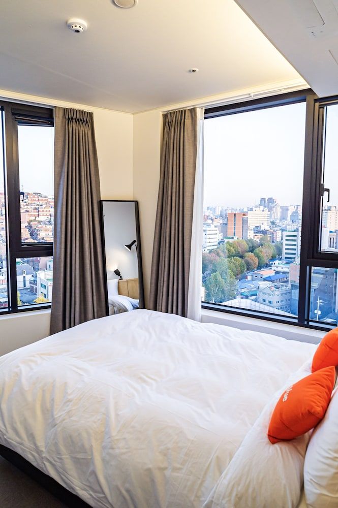 undefined glue Hotel 8