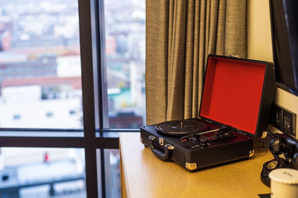 glue Hotel Deluxe Twin Room 10