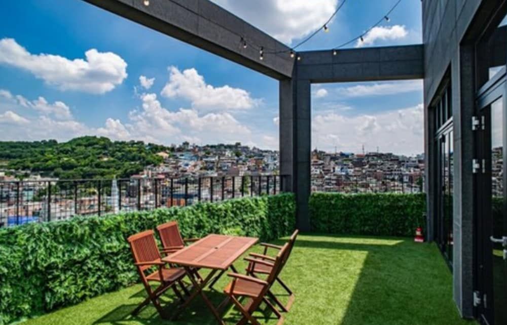 undefined glue Hotel 5