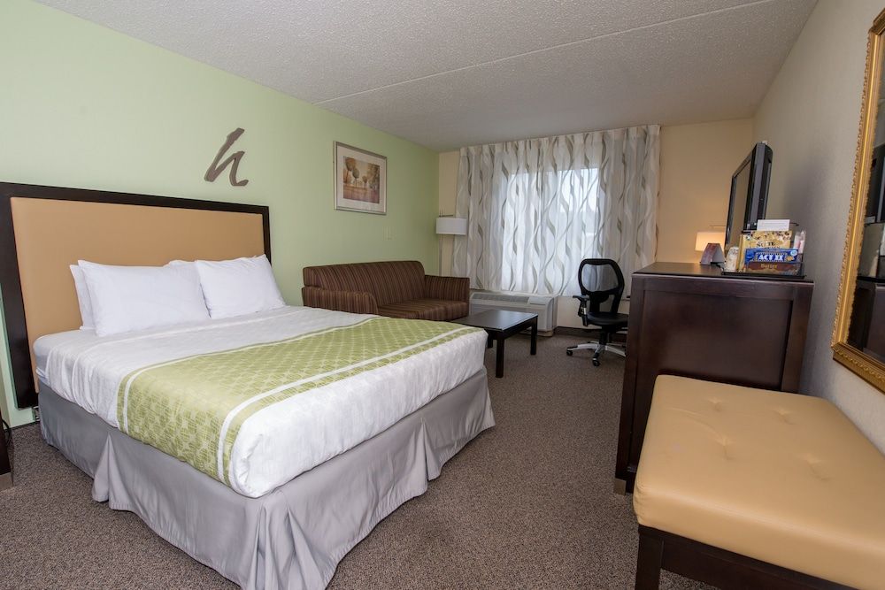 Standard Room, 1 Queen Bed