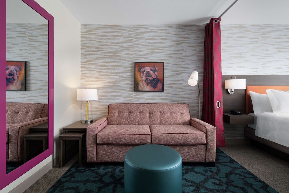 Suite, 1 King Bed, Accessible (Roll-In Shower)