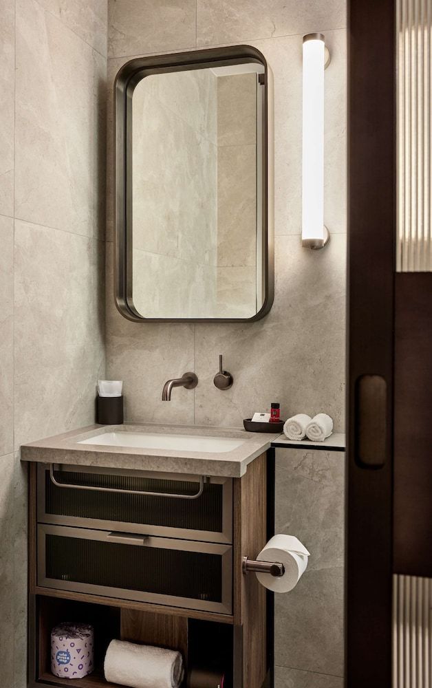 Aiden by Best Western Darling Harbour Standard Room, 1 Queen Bed, Non Smoking 9