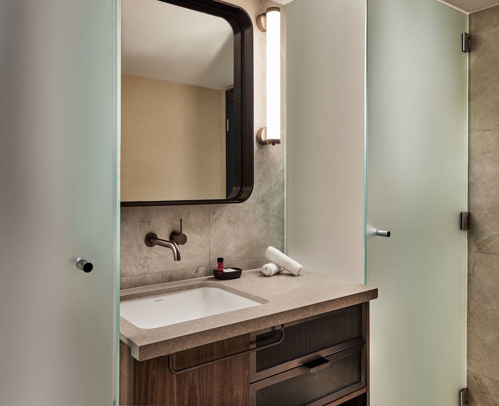 Aiden by Best Western Darling Harbour Standard Room, 1 Queen Bed, Non Smoking, City View 8