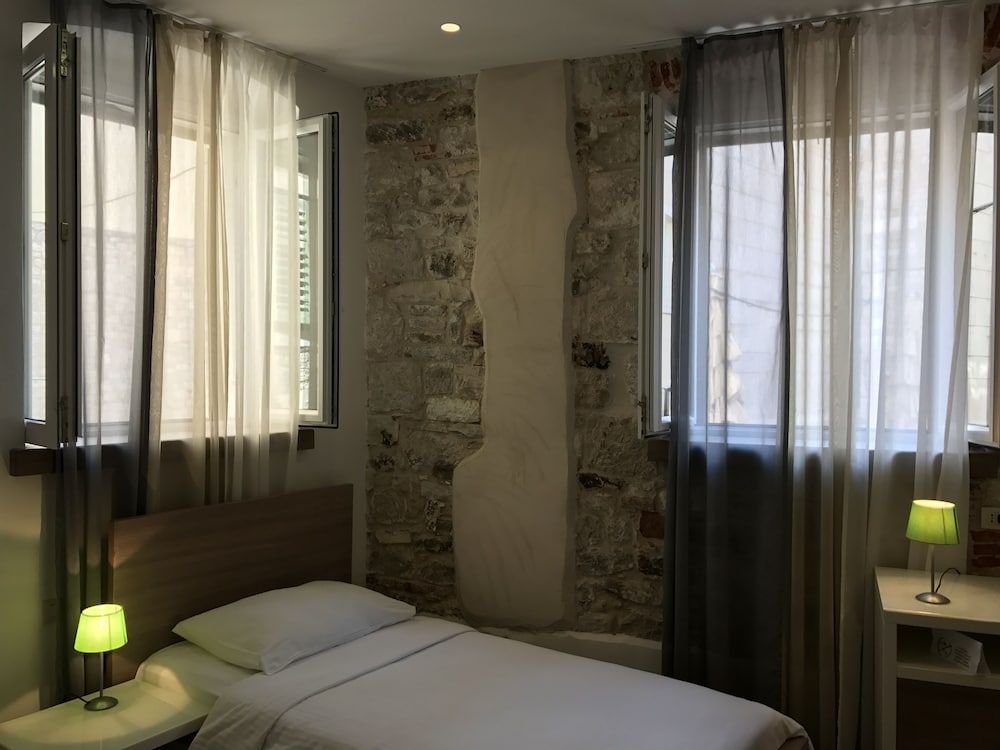 Slavija Culture Heritage Hotel Comfort Room 17