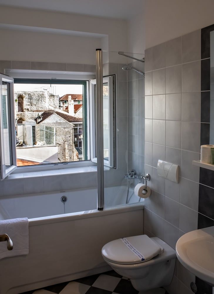 Slavija Culture Heritage Hotel Comfort Room 12