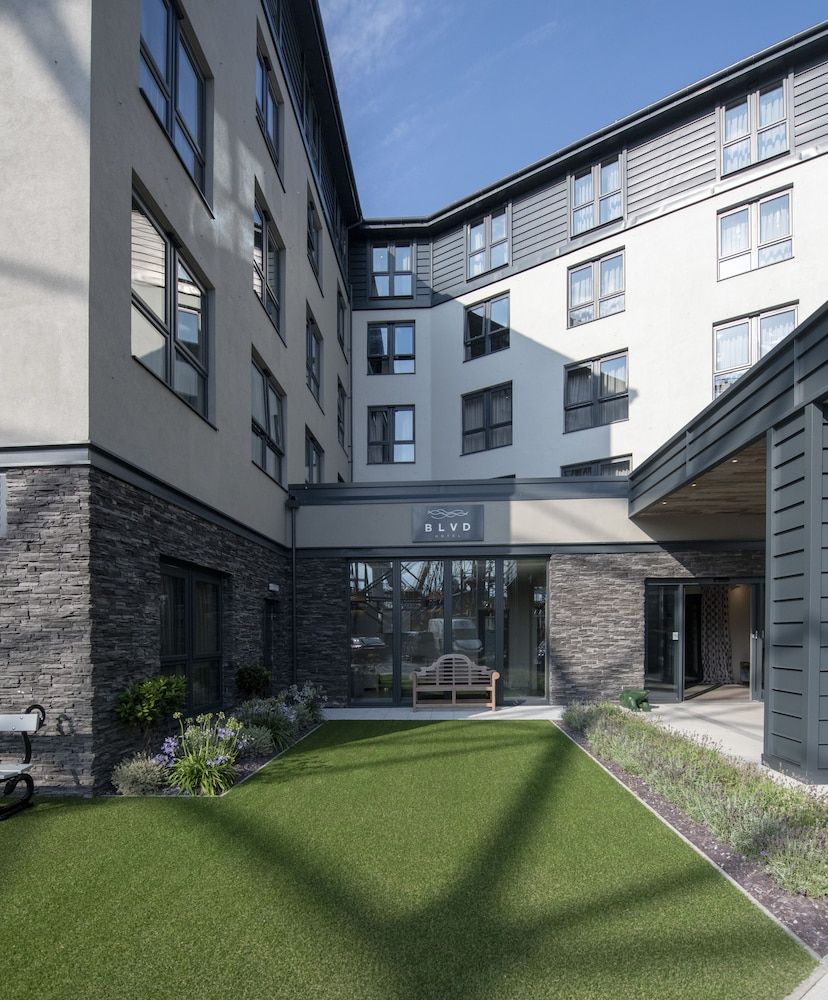 undefined Boulevard Hotel 4