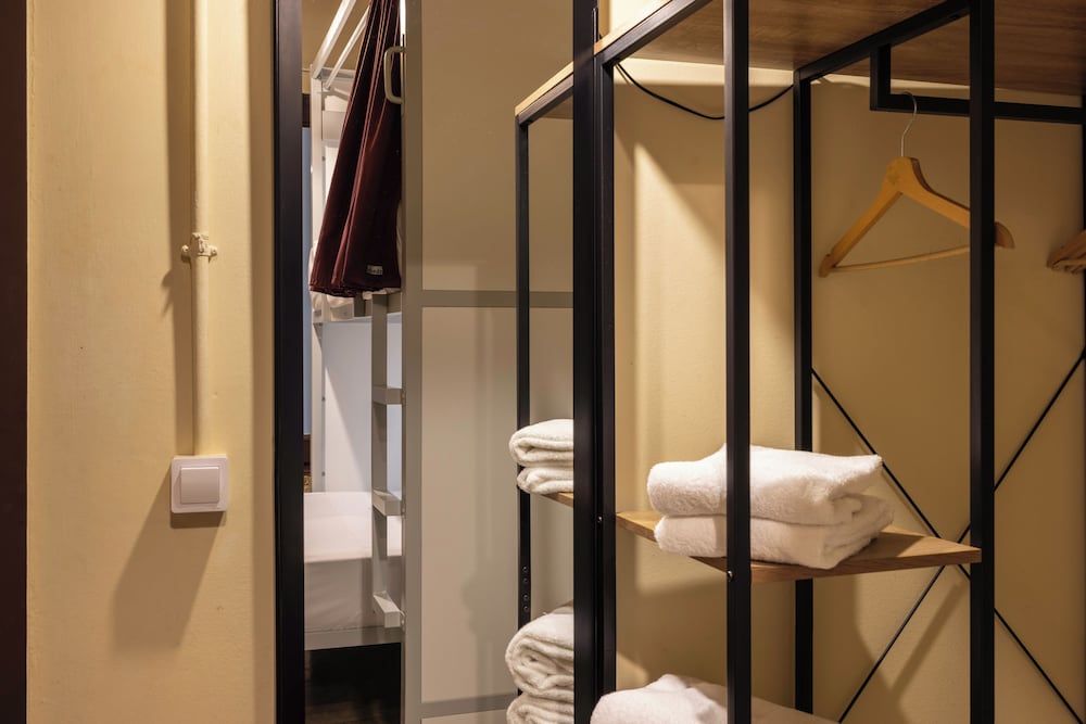 The Loft House Barcelona Triple Room, Shared Bathroom 7