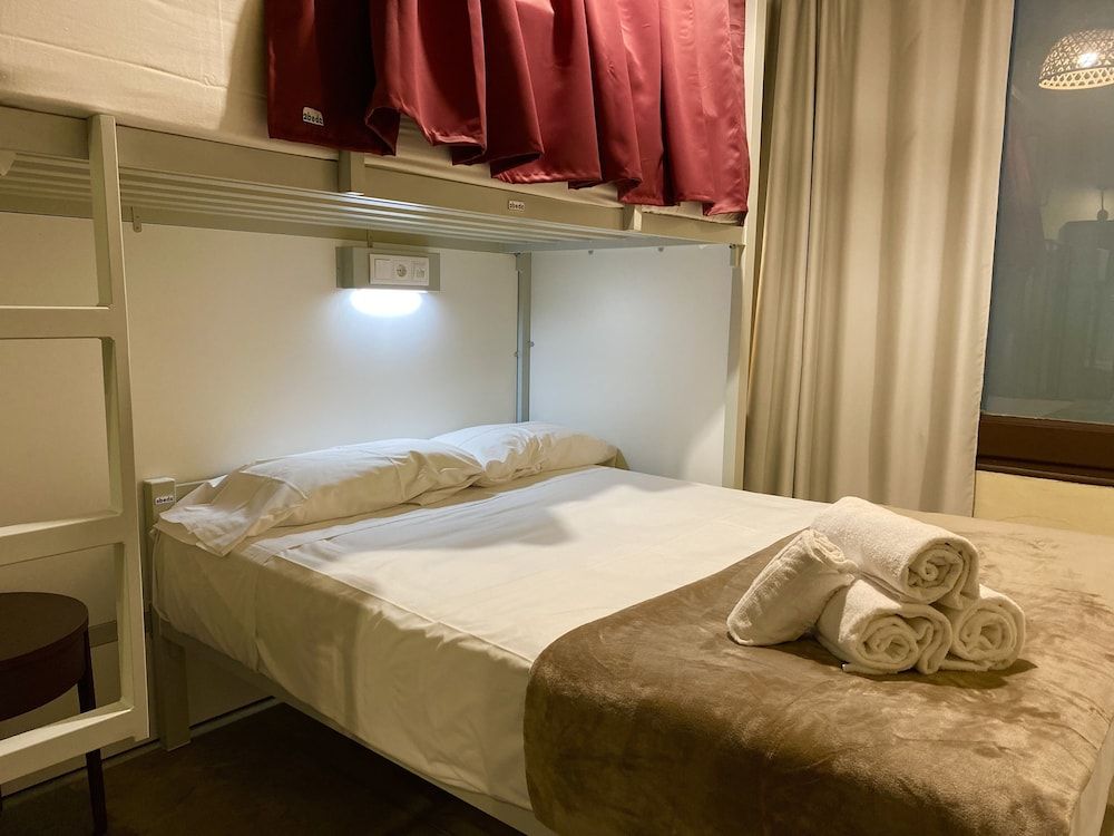 The Loft House Barcelona Triple Room, Shared Bathroom 2