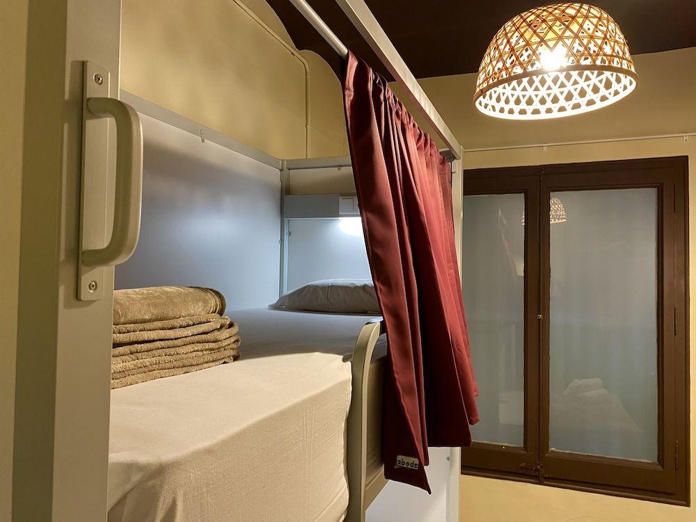 The Loft House Barcelona Triple Room, Shared Bathroom 4