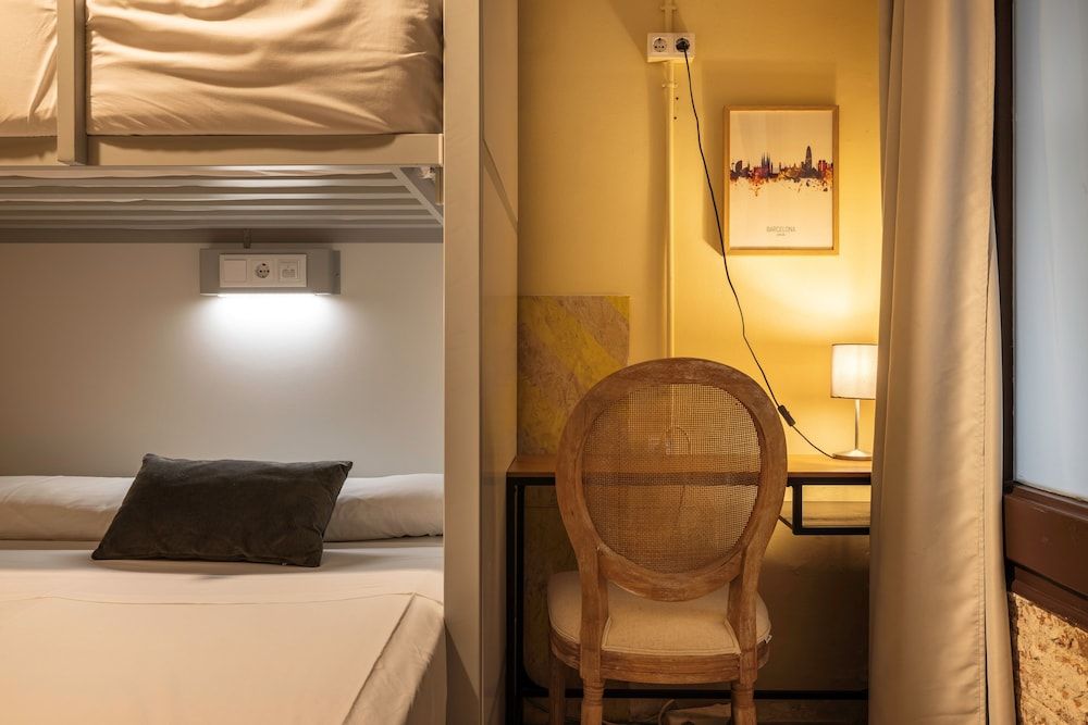 The Loft House Barcelona Triple Room, Shared Bathroom 16