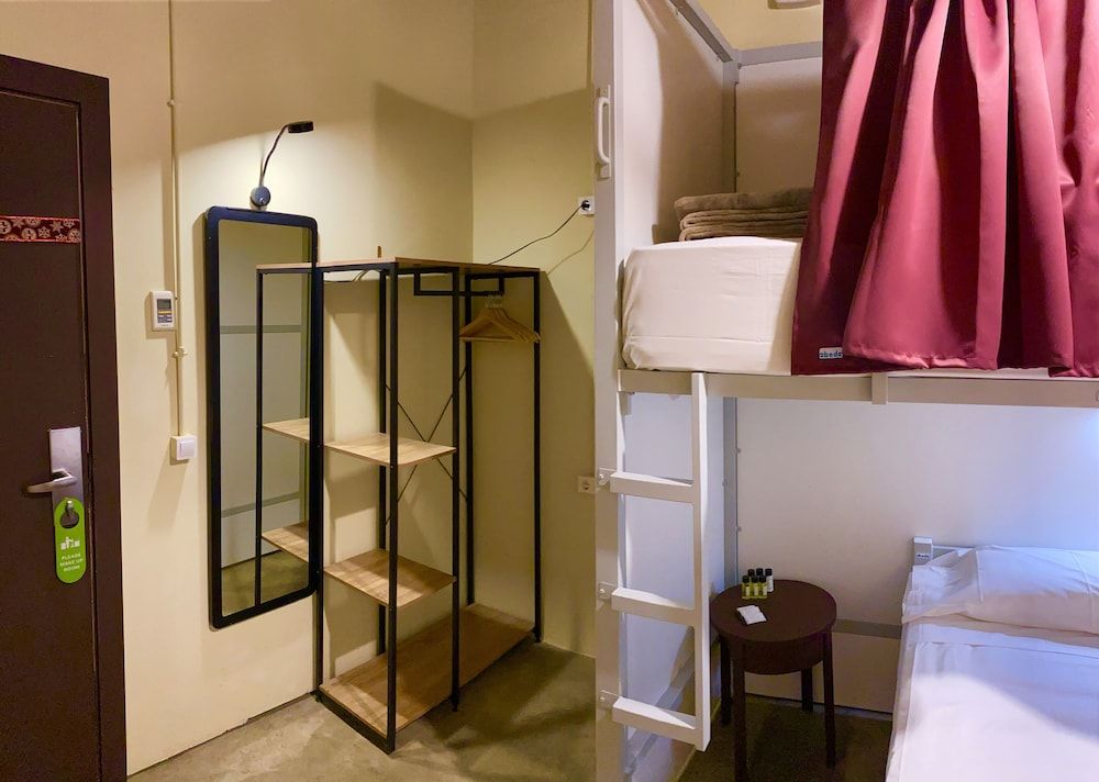 The Loft House Barcelona Triple Room, Shared Bathroom 12