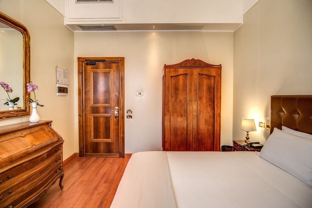 Hotel della Torre Argentina Classic Double or Twin Room 3