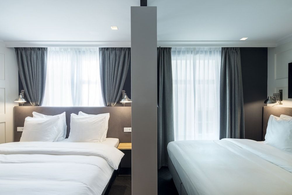 The Highland House Deluxe Triple Room 6