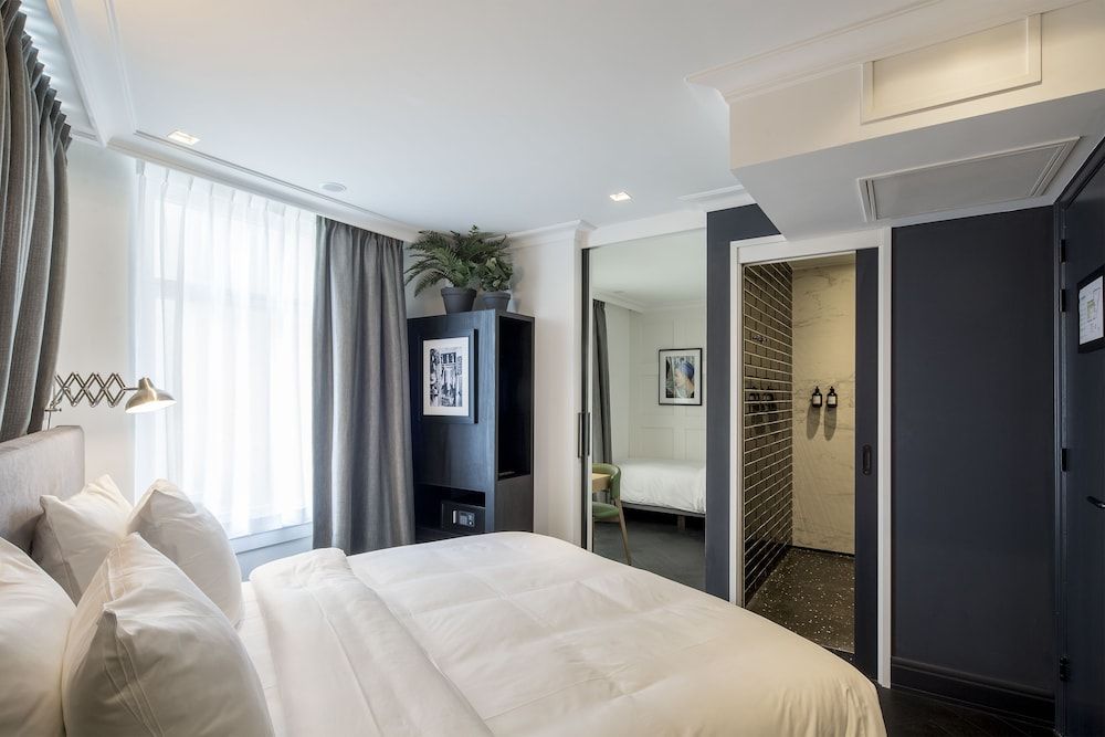 The Highland House Deluxe Triple Room 3