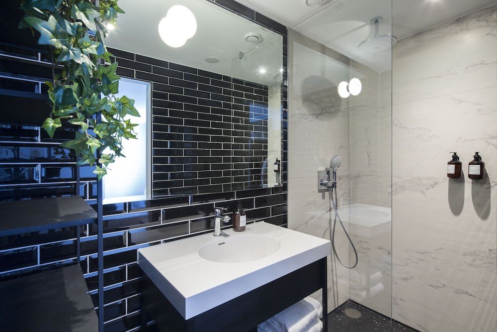 The Highland House Deluxe Triple Room 10