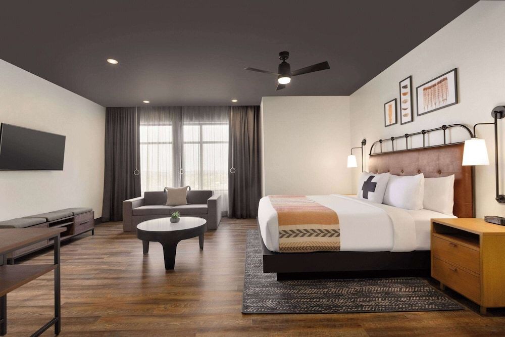 Junior Suite, 1 King Bed, Accessible, Non Smoking (Mobility)