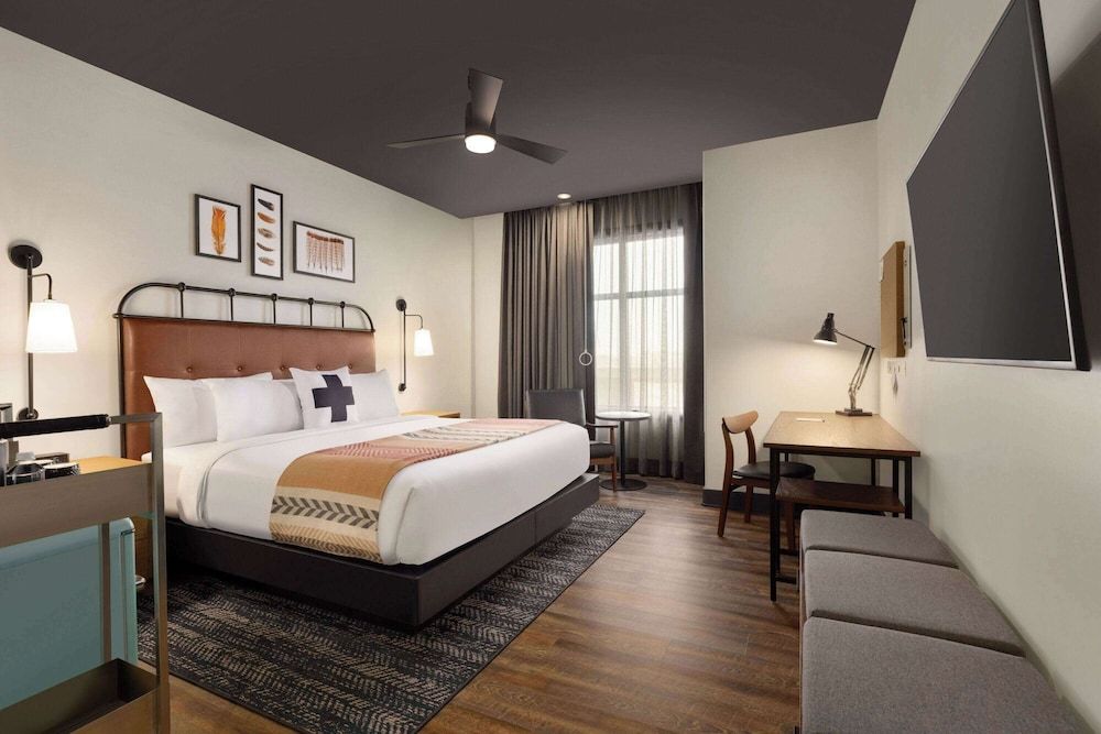 Room, 1 King Bed, Accessible, Non Smoking (Mobility)