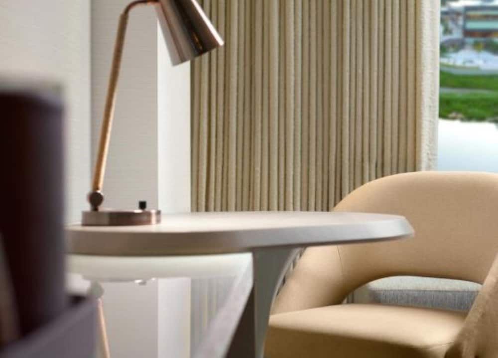 Omni Viking Lakes Hotel Premier Room, 1 King Bed 5