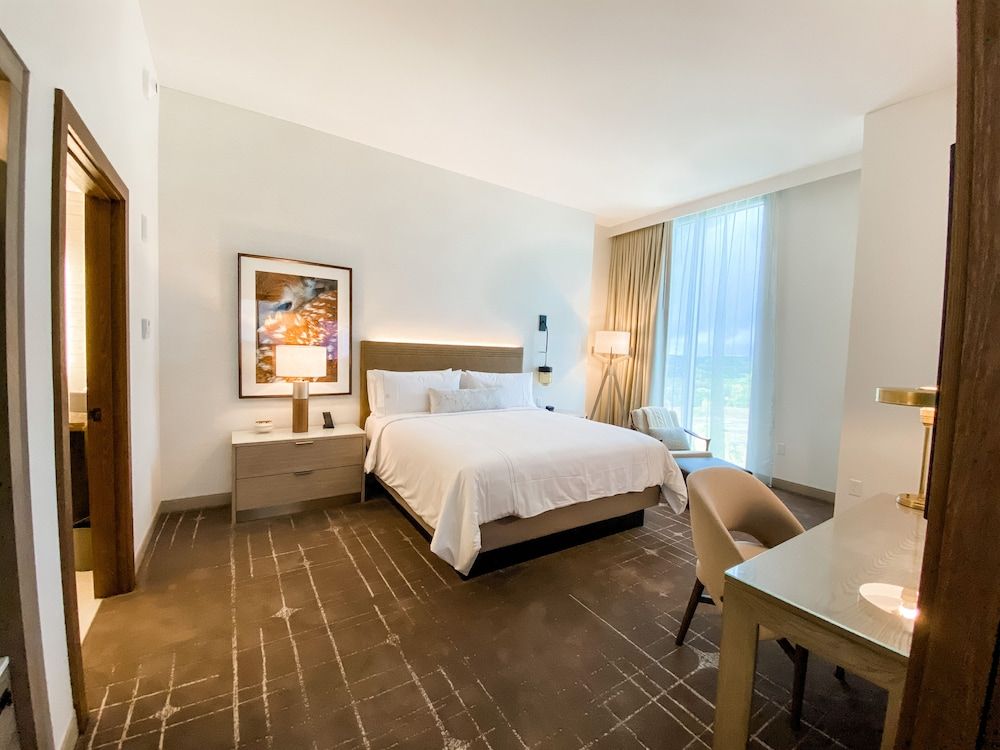 Omni Viking Lakes Hotel Premier Room, 1 King Bed 2