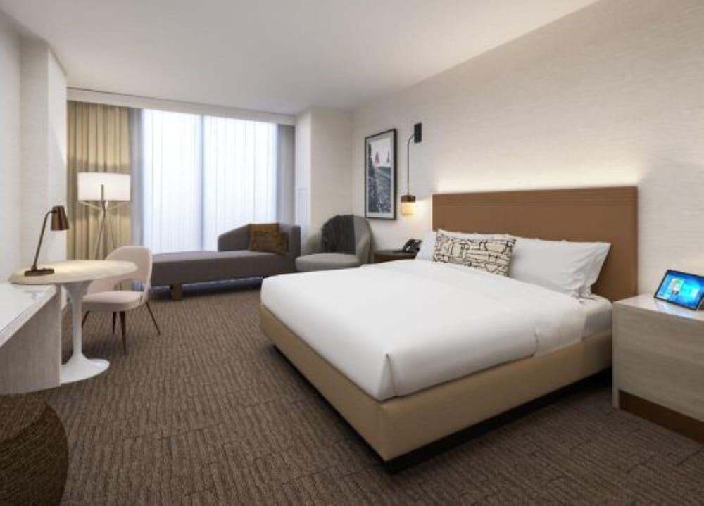 Omni Viking Lakes Hotel Premier Room, 1 King Bed 3