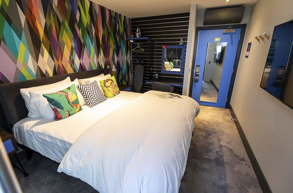 Village Hotel Basingstoke Twin Room, 2 Single Beds 2