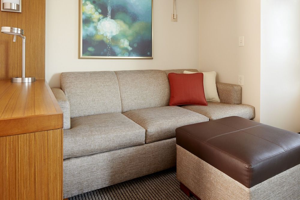 undefined Hyatt Place Calgary Airport 7