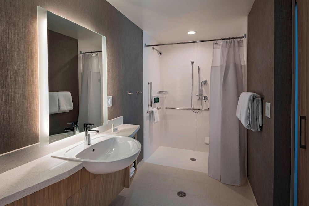 Suite, 1 King Bed (Mobility Accessible, Roll-In Shower)