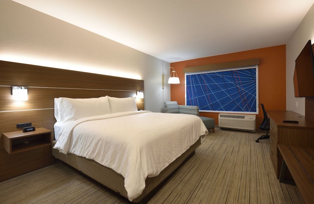 Standard Room, 1 King Bed, Accessible Bathtub (Communications, Accessible Tub)
