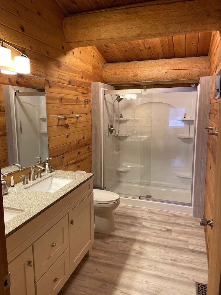 Aurora Villa Traditional Cabin, Multiple Beds, Non Smoking, Mountain View 3