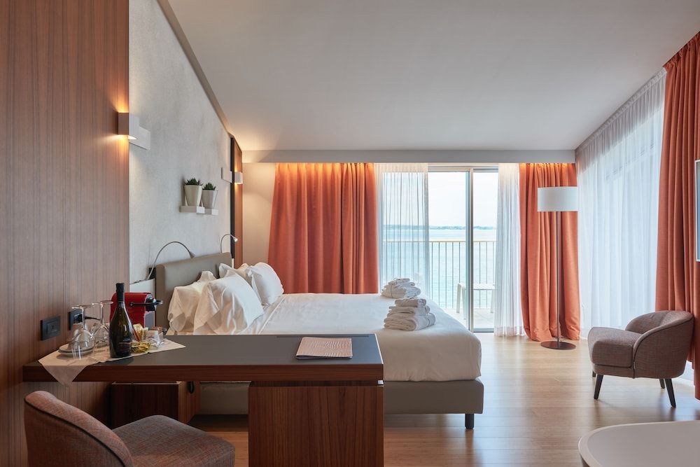 Suite, Lake View (free access SPA)